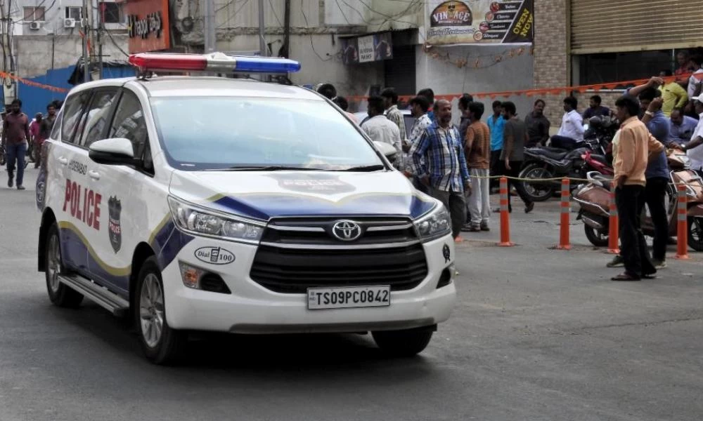 Ινδία: Έντεκα συλλήψεις μετά τον ομαδικό βιασμό μιας 21χρονης